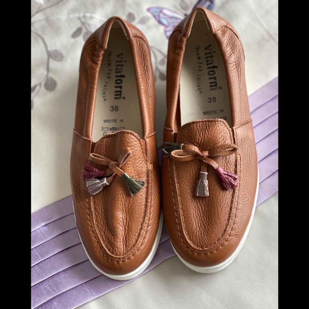 Vitaform New Leather Low Wedge Loafers.  NWOT